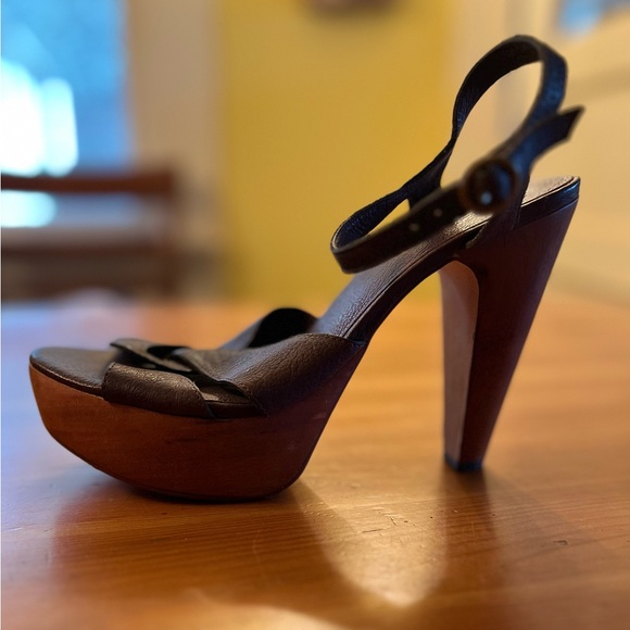 KORS Michael Kors Leather Strap Open Toe Shoes with 5 inch heel Brown.. - Picture 3 of 13